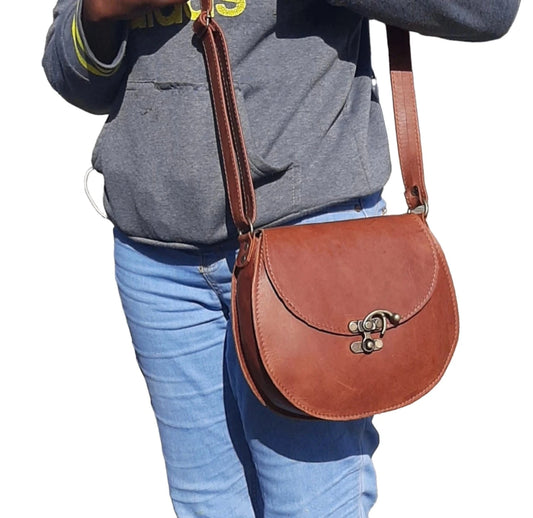 A beatiful  lady carrying a beautiful Crossbody "D Bag big leather bags / Mini Sandle bags" at Cape Masai leather in Cape Town  
