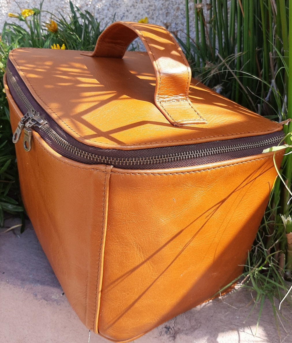 Kelly Bathroom bag - cape Masai leather