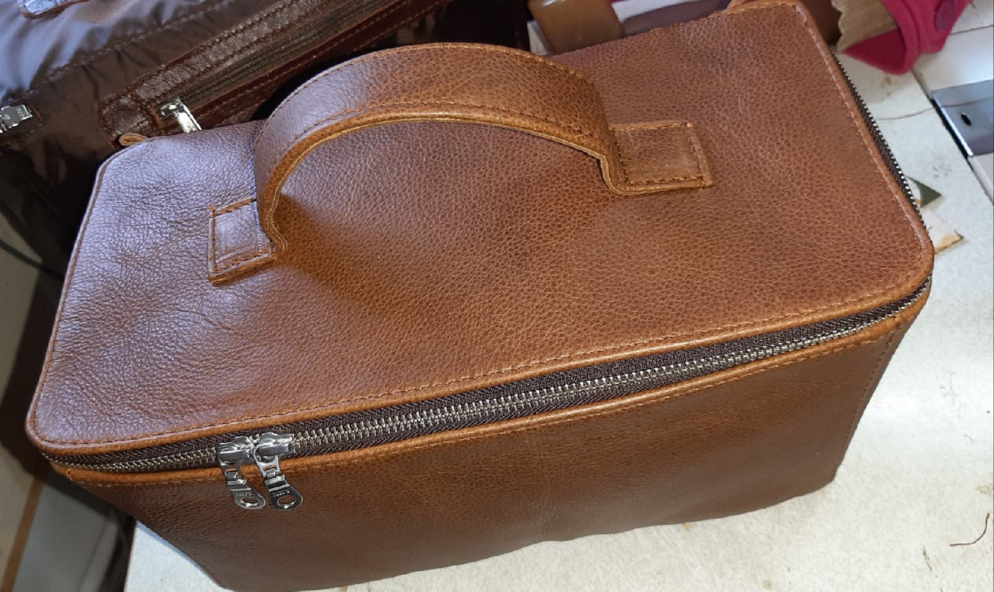 Kelly Bathroom bag - cape Masai leather