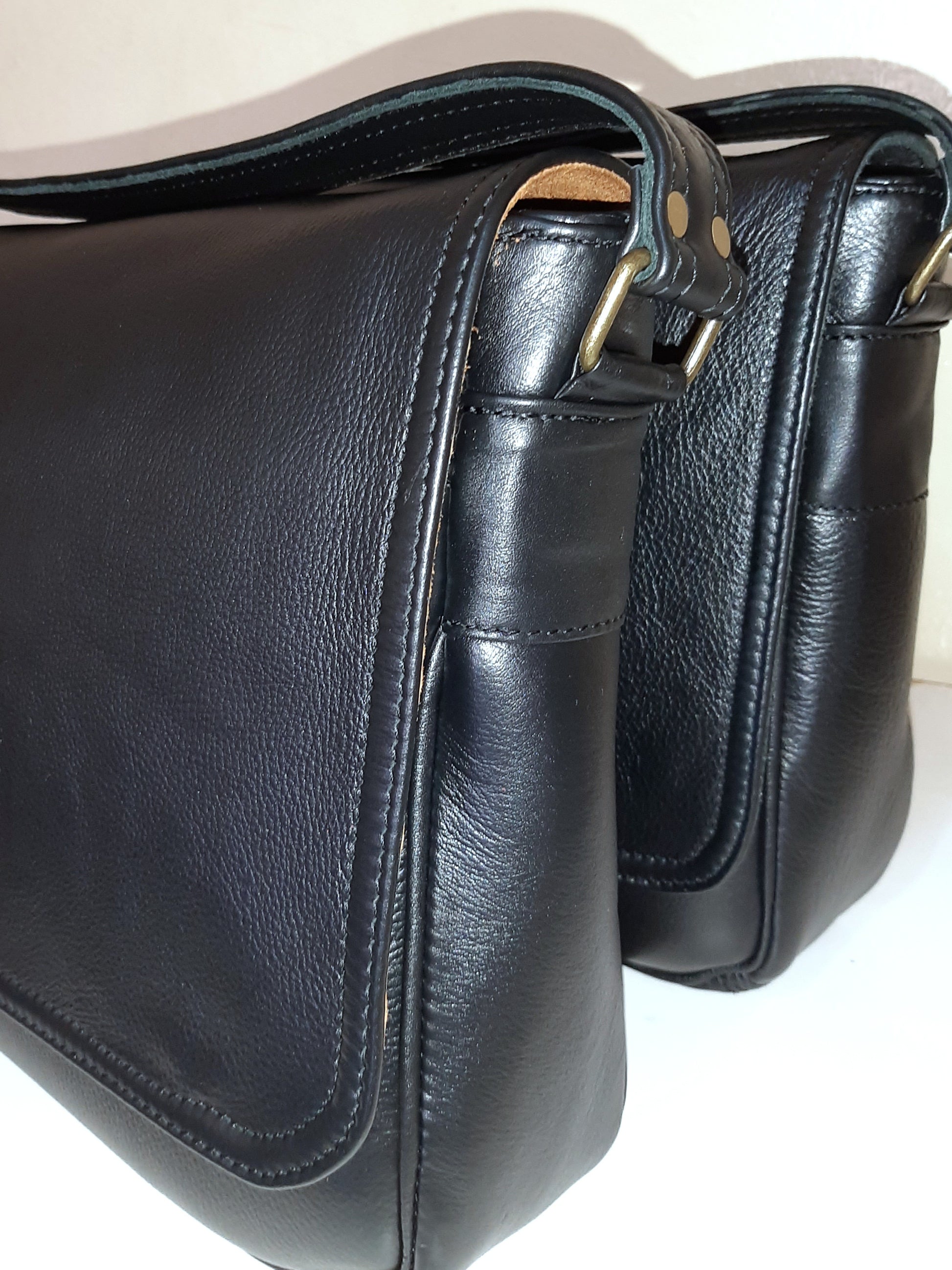 Men's laptop bags 13 - 14 inches in black colour made by  cape Masai leather 