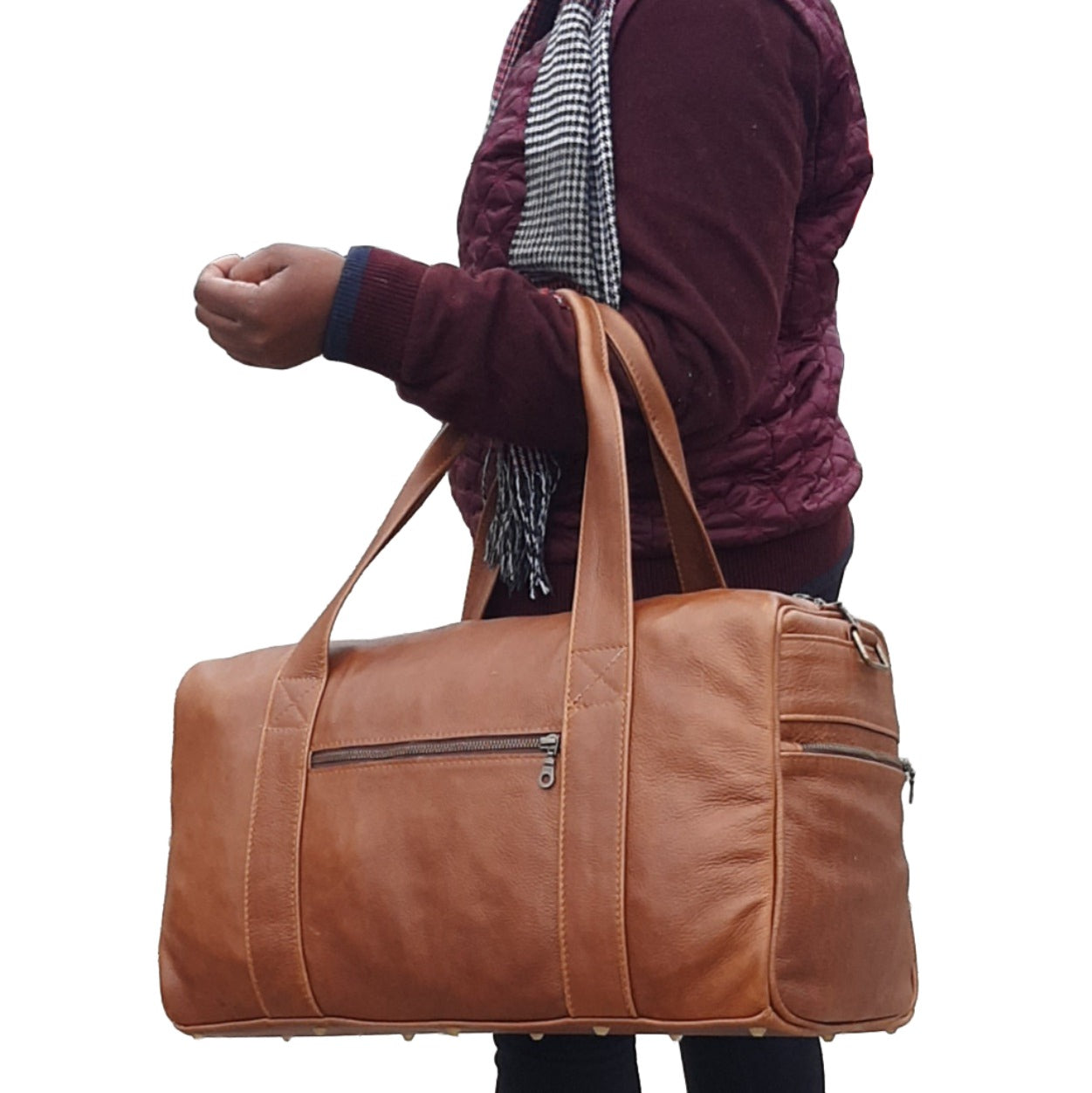 A lady carrying beautiful pecan tan Anny Marie travel bag from Cape Masai Leather 