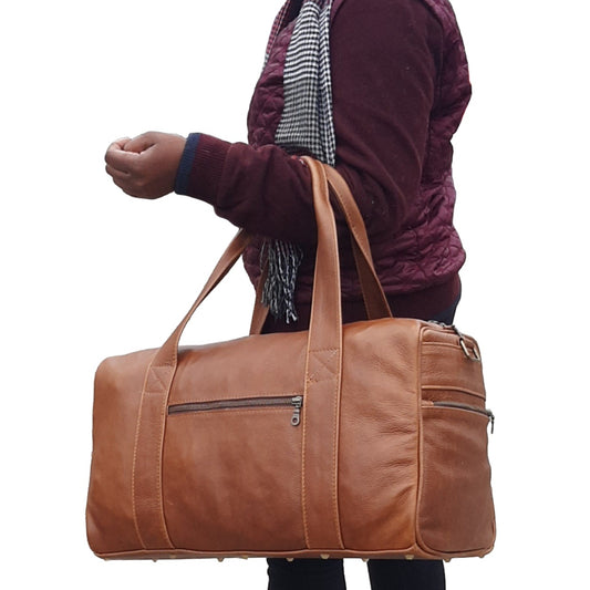 A lady carrying beautiful pecan tan Anny Marie travel bag from Cape Masai Leather 