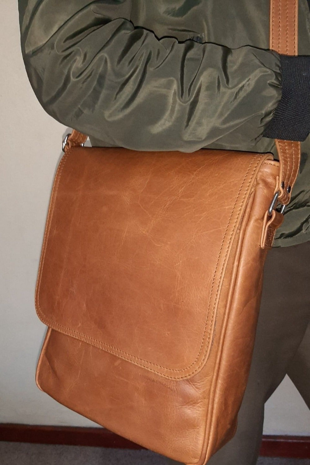 A4  Messenger leather bags