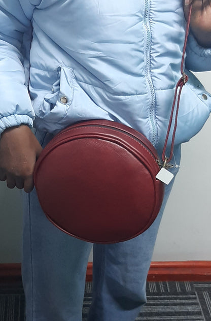 A lady in a light blue jackect carry a Masai Mini Saddle bags 